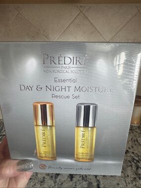 Essential Day & Night Moisture Rescue Set - Gold